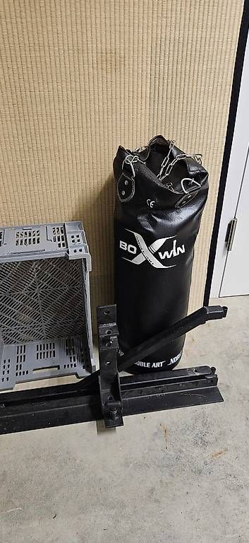 Sacchi da boxe: A donner sac de boxe et support – Usato da Lausanne 26 venduto da VulkainGE
