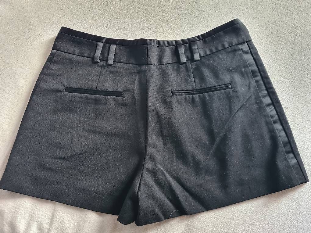 Mango Pantaloni: Short MANGO neuf (38Eur) – Usato da Epalinges venduto da mux_vc5l 4