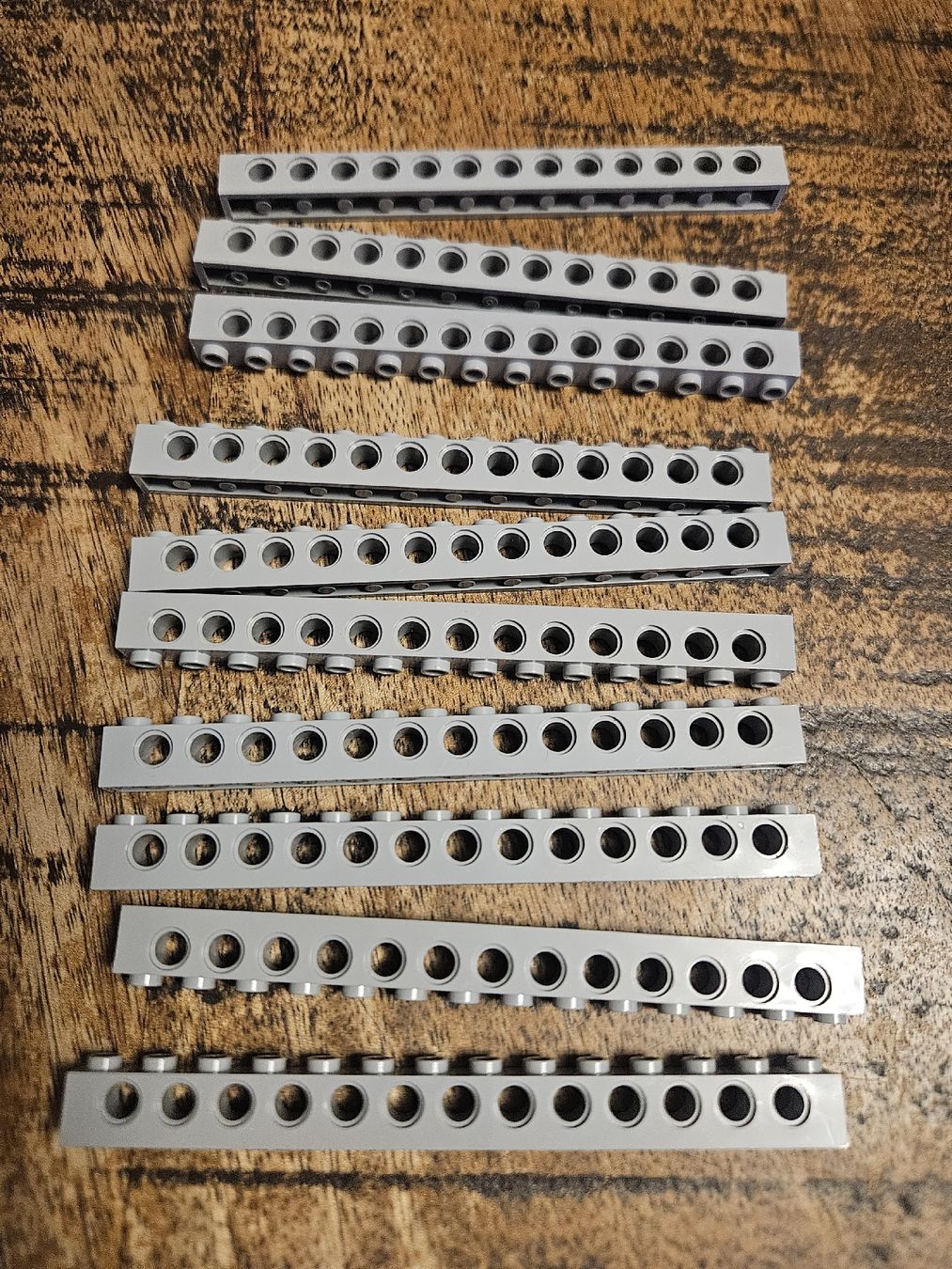 Lego Kit di costruzioni: lego 32018 lot de 10 pièces Light Bluish Gray Technic, Brick – Usato da Confignon venduto da Ecrofigs