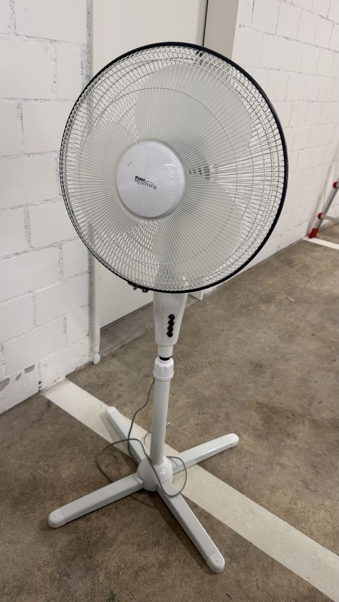 Ventilatoren: Standventilator weiss mit Fernbedienung gebraucht – Gebraucht aus Siebnen von Nikola.jovic3