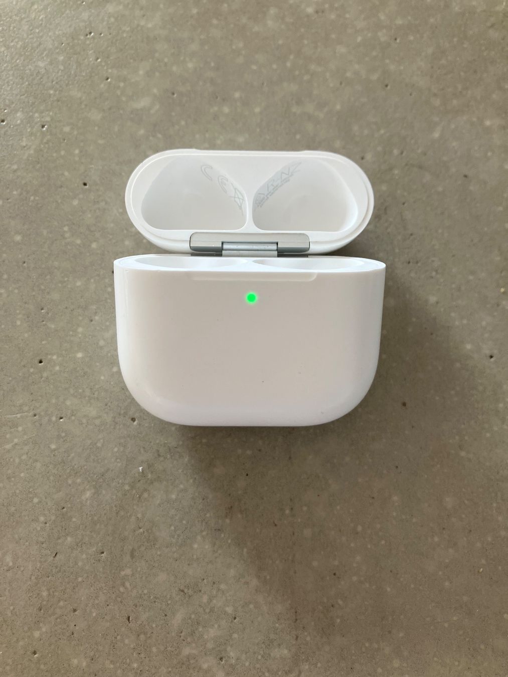 Apple Cuffie: APPLE AIRPODS 4 CASE ANC – Usato da Lausanne venduto da mr.v