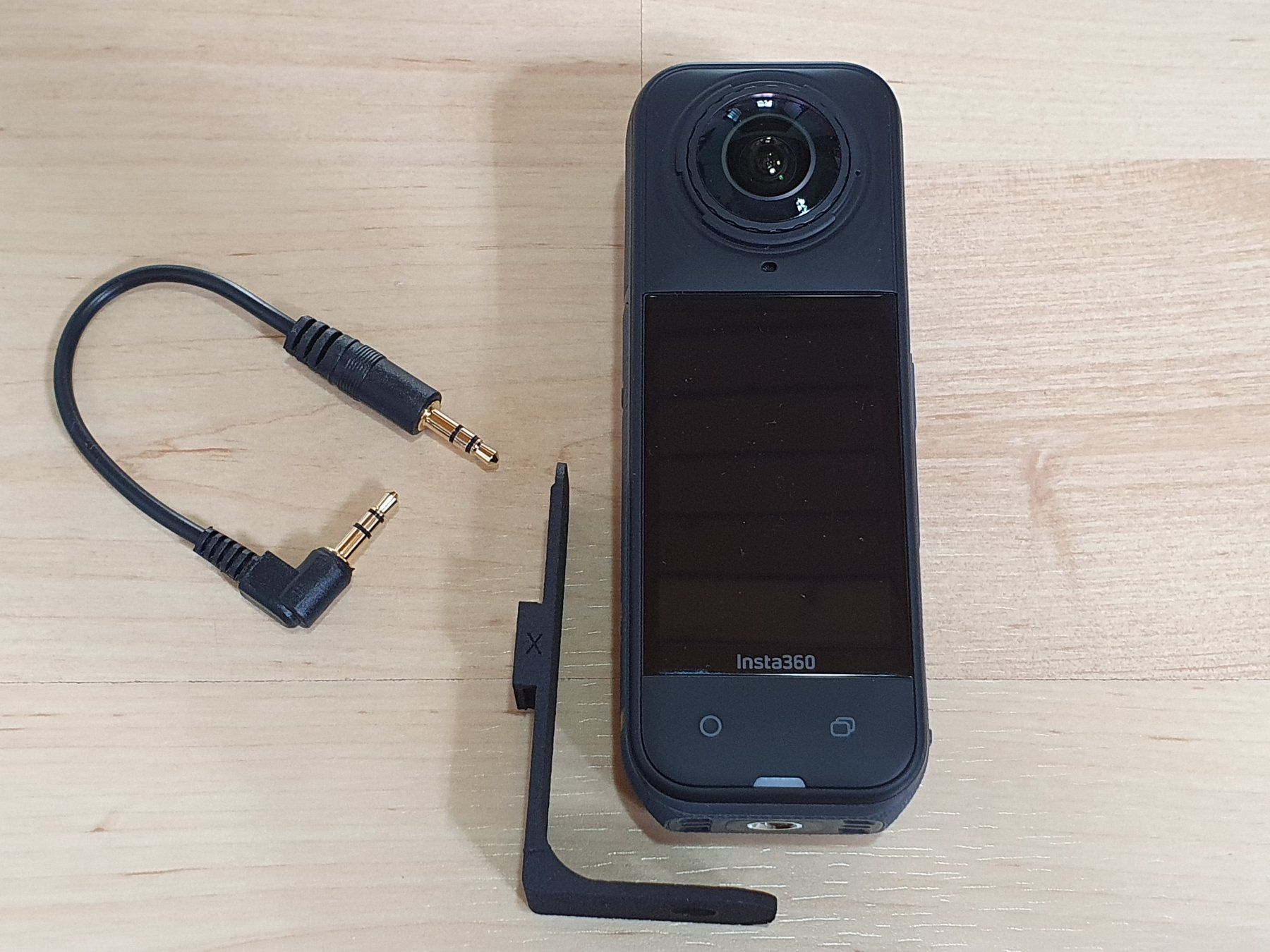 Insta360 Action Cam: Insta360 X5 Essentials Bundle + Extras – Nuovo (secondo la descrizione) da Luzern venduto da .Rafael. 7