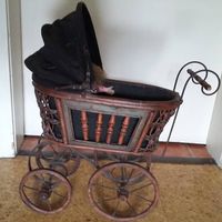 Schönen antiken Puppenwagen