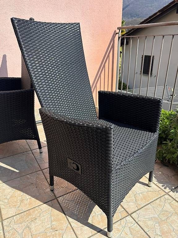 Tavoli: Tavolo e poltrone in Rattan – Usato da Taverne venduto da swe_6zpk 3
