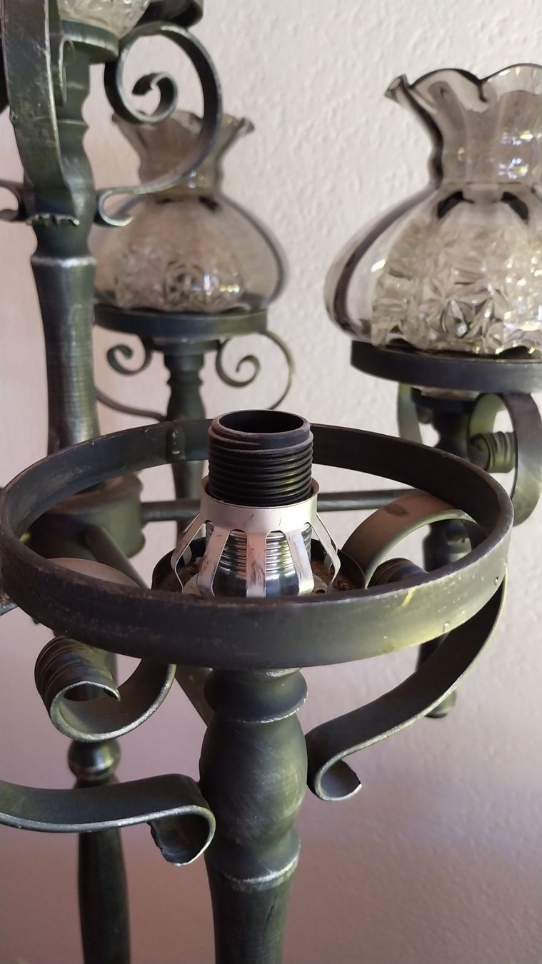 Lampade: Antike grosse Stehlampen – Usato da Staufen venduto da Sunsetranch 7
