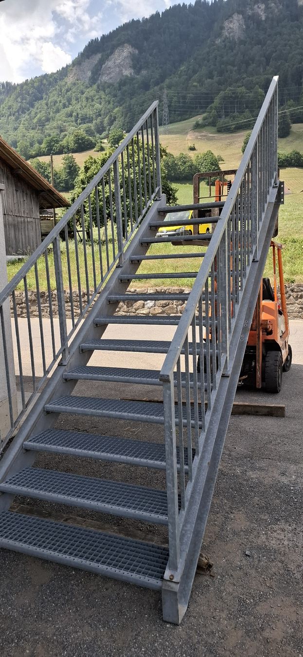 Treppen: Treppe verzinkt mit Geländer – Gebraucht aus Reichenbach i. K. von Wskorpion 3