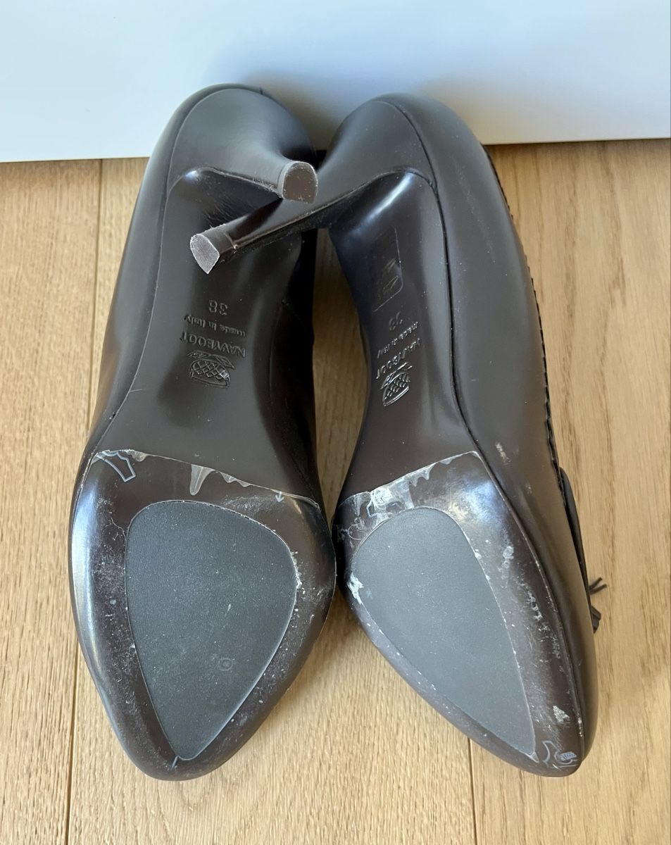 Navyboot Chaussures femmes: NAVYBOOT Leder Pumps braun Gr. 38 – D'occasion à Zürich par Monini2 5