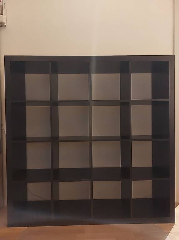 Scaffali: Kallax 4x4 schwarz-braun – Usato da Bönigen venduto da son_b9ft