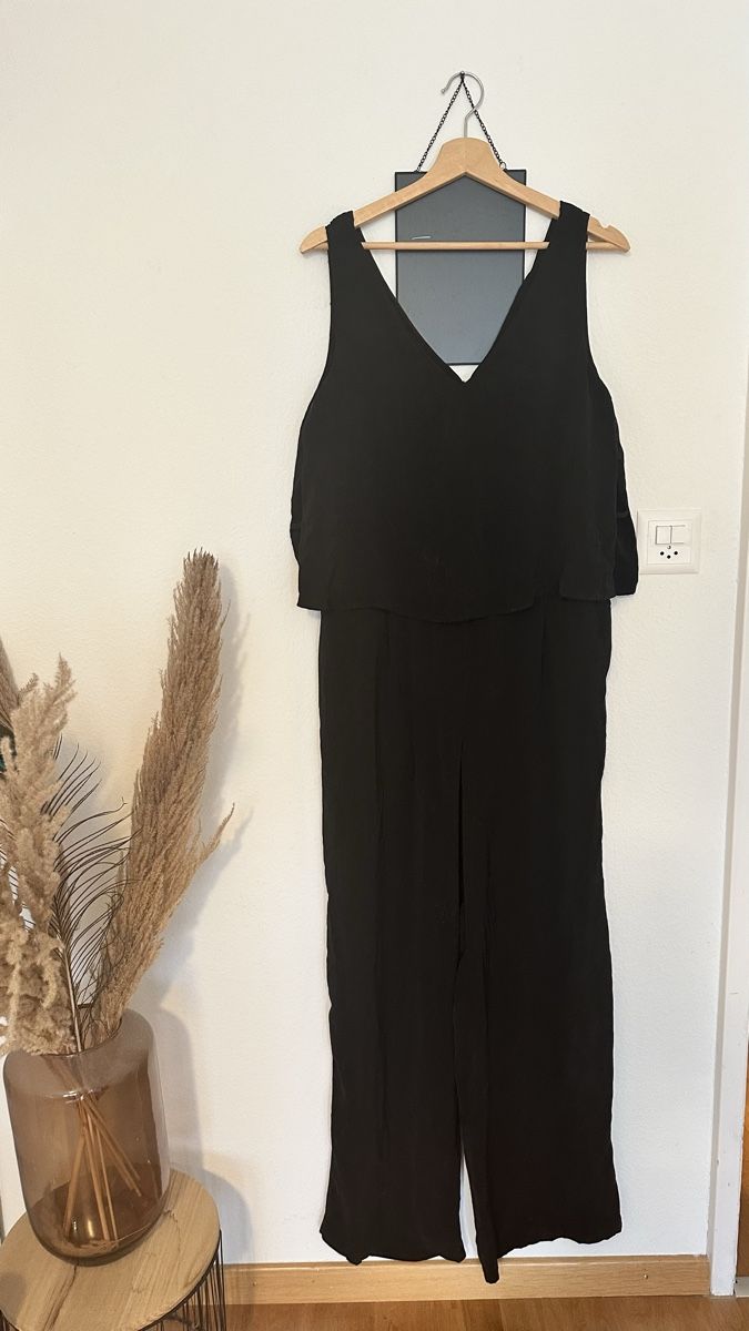 Mango Jumpsuits: Schwarzer Jumpsuit von Violeta by Mango, Gr. S – Gebraucht aus Zürich von cla_qxx8