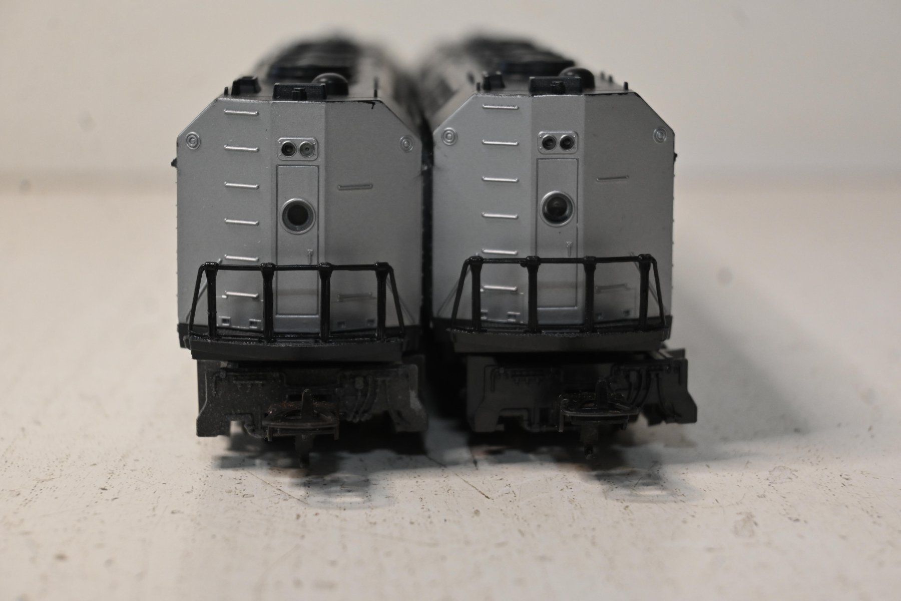 Lima Trains électriques: Loks Amtrak Lima HO/DC läuft einwandfrei , eine mit Antrieb – D'occasion à Laupen ZH par Zmoewe 4