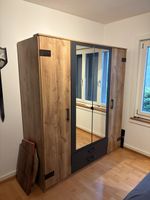Kleiderschrank
