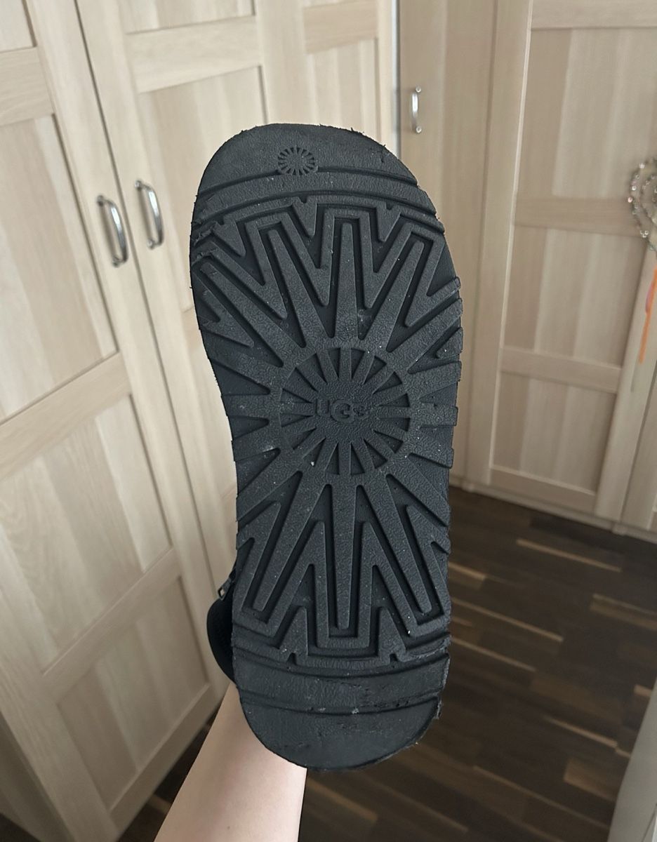 Ugg Chaussures hommes: Ugg noires plateforme comme neuves – D'occasion à Wallisellen par lea_mv25 2
