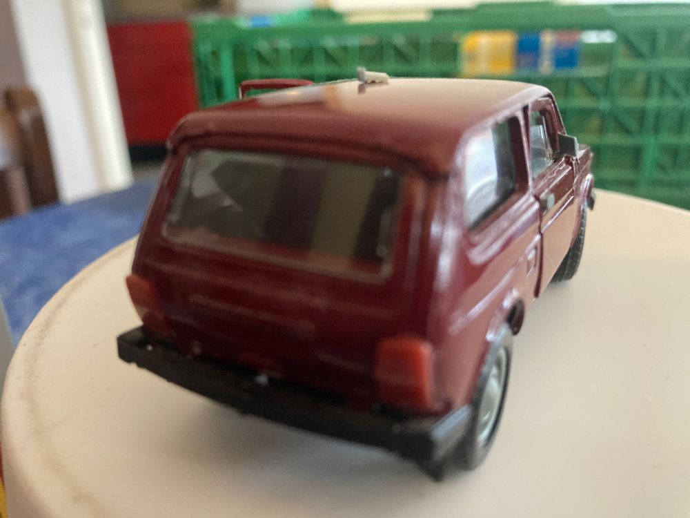 Lada Niva 'POLICIE' 12 (2015) - Editions Atlas