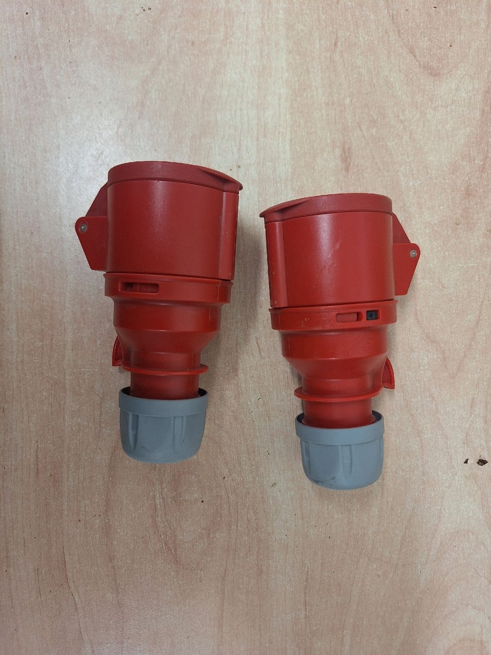Componenti elettronici: Euro Stecker PCE IP44 220/380V 16A   4 STK – Usato da Uhwiesen venduto da Marthalen02 1
