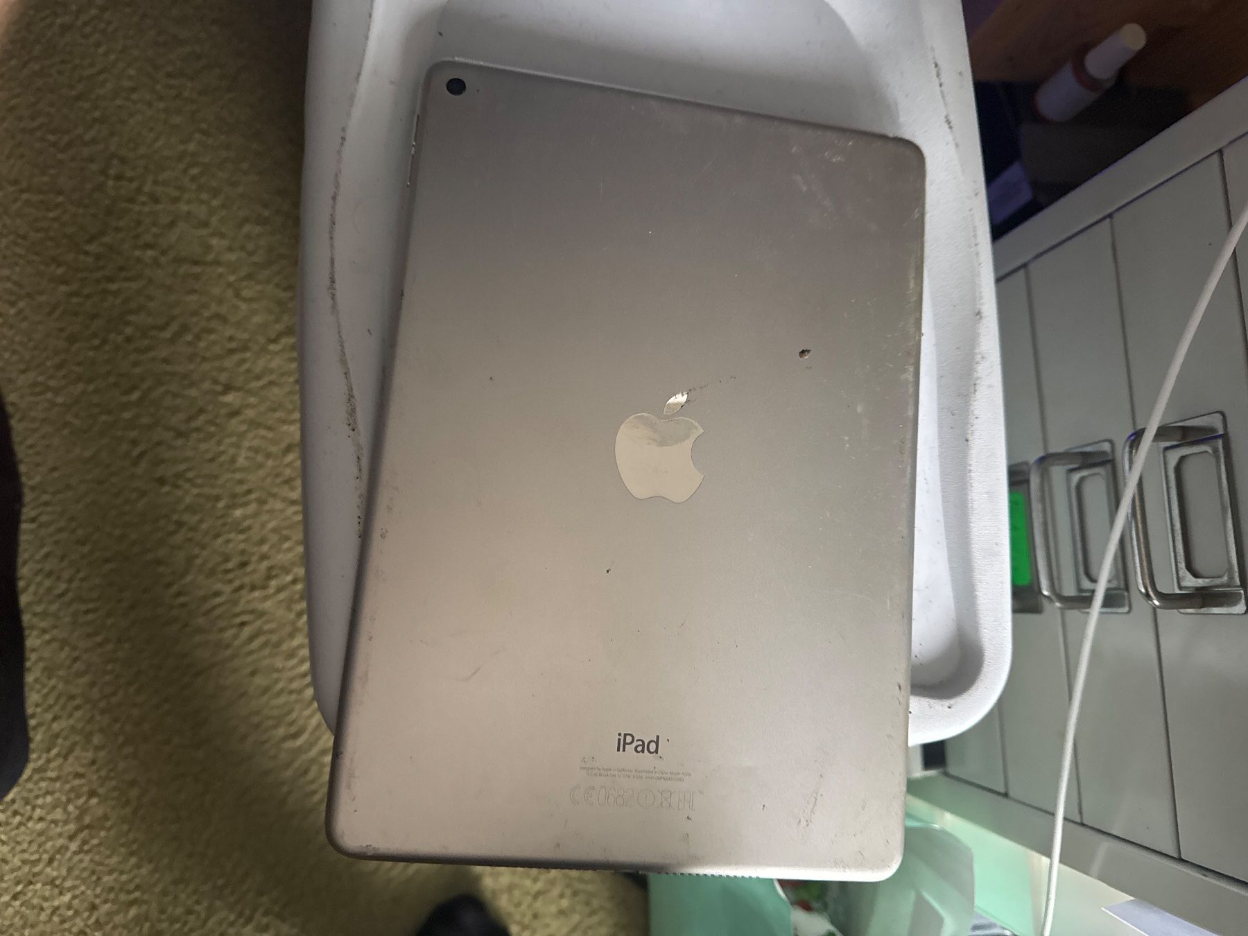 Apple Tablet PC: Ipad Air 2- A1566 - icloude – Difettoso da Olten venduto da HoYa01