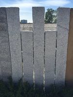 Sichtschutz / Palisaden / Stelen aus Naturstein 200 cm lang