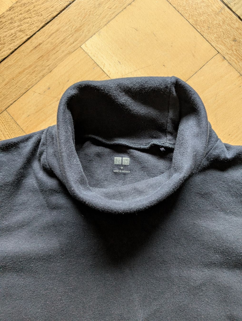 Uniqlo Maglioni & Felpe: Uniqlo Dunkelblauer Rollkragen Pullover Grösse M – Usato da Zürich venduto da Hedkandi 2