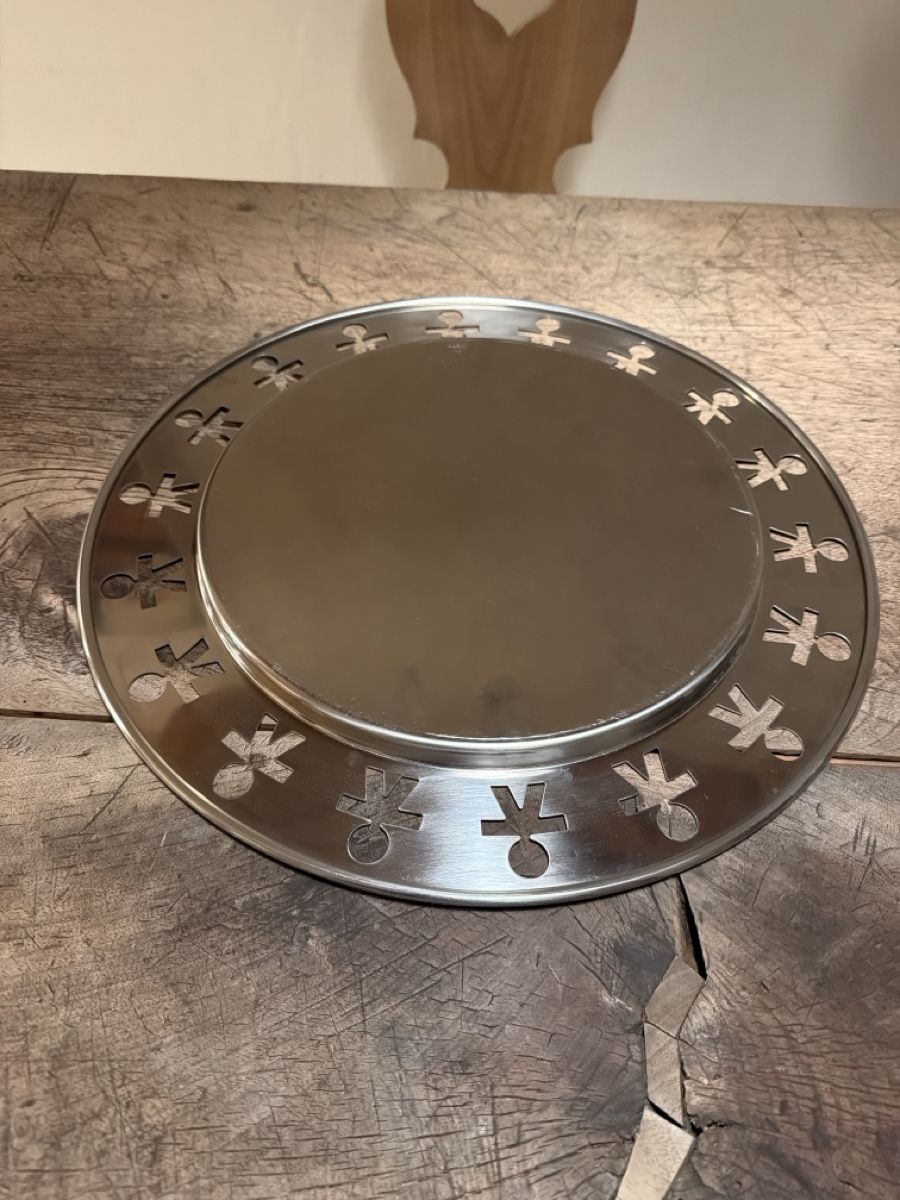 Alessi Piatti di portata: Alessi Platte mit Figuren, Edelstahl, Durchmesser 40cm – Usato da Zuoz venduto da Grr1974 3