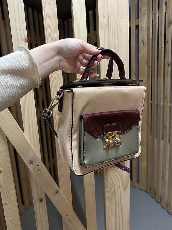 Borse da donna: Schöne Lacktasche  – Usato da Luzern venduto da VStore 2
