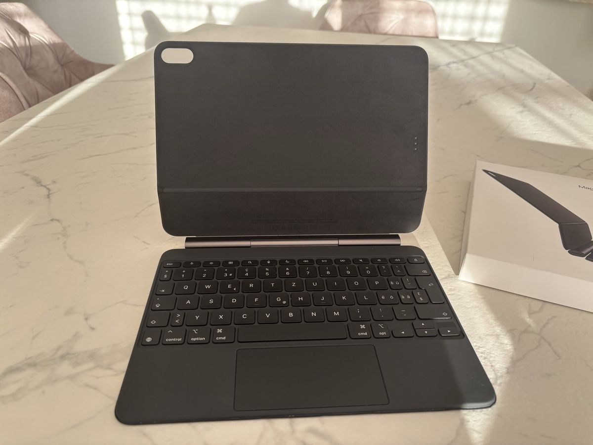 Apple Tastaturen: iPad Air „11“ Magic Keyboard schwarz  – Gebraucht aus Lömmenschwil von pv_cr 1