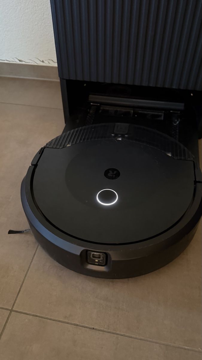 Irobot Aspirapolveri & Accessori: iRobot Roomba Combo J7+ - defekte Wischfunktion! – Difettoso da Baar venduto da djflexch 1
