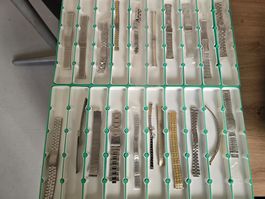 Lot (3) de 21 bracelets de montre