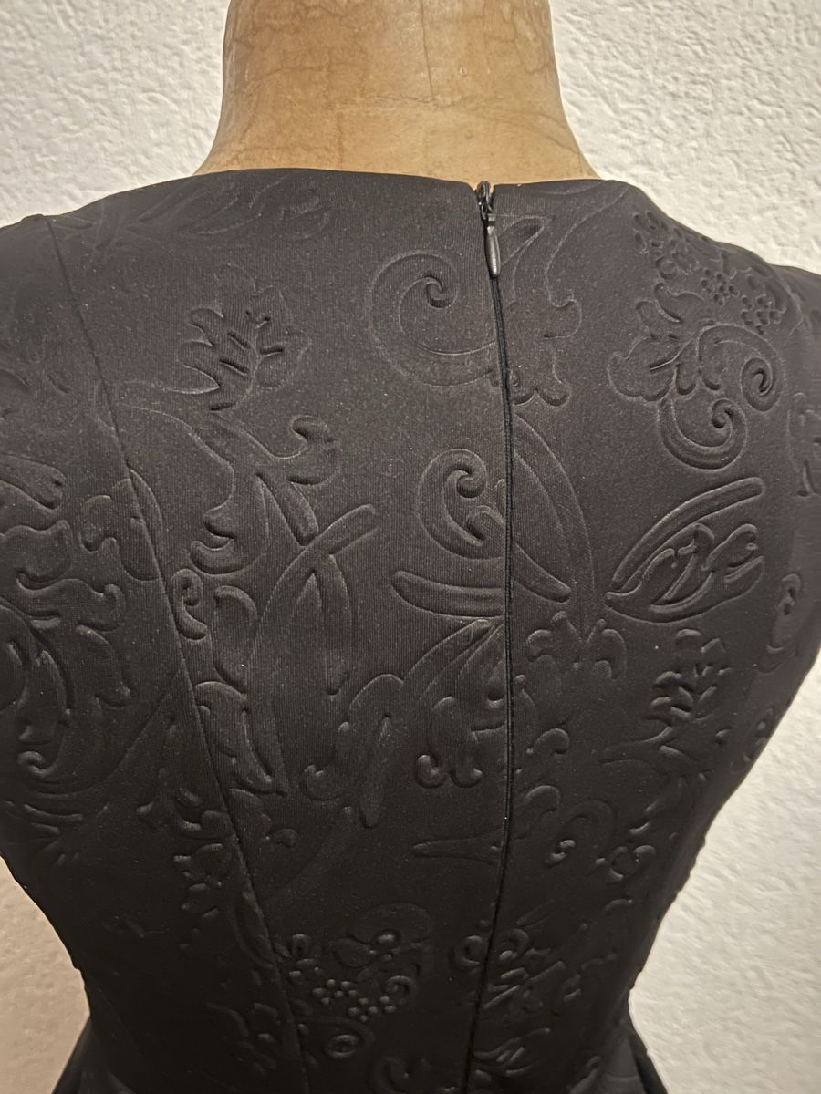 Robes: Robe de cocktail Rinascimento – D'occasion à St-Pierre-Clages par ste_xk6p 3