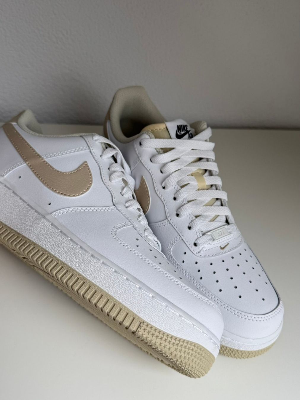 Nike Scarpe da uomo: Nike Air Force 1 Low White Rattan gr 43 – Nuovo (secondo la descrizione) da Muhen venduto da mauyo