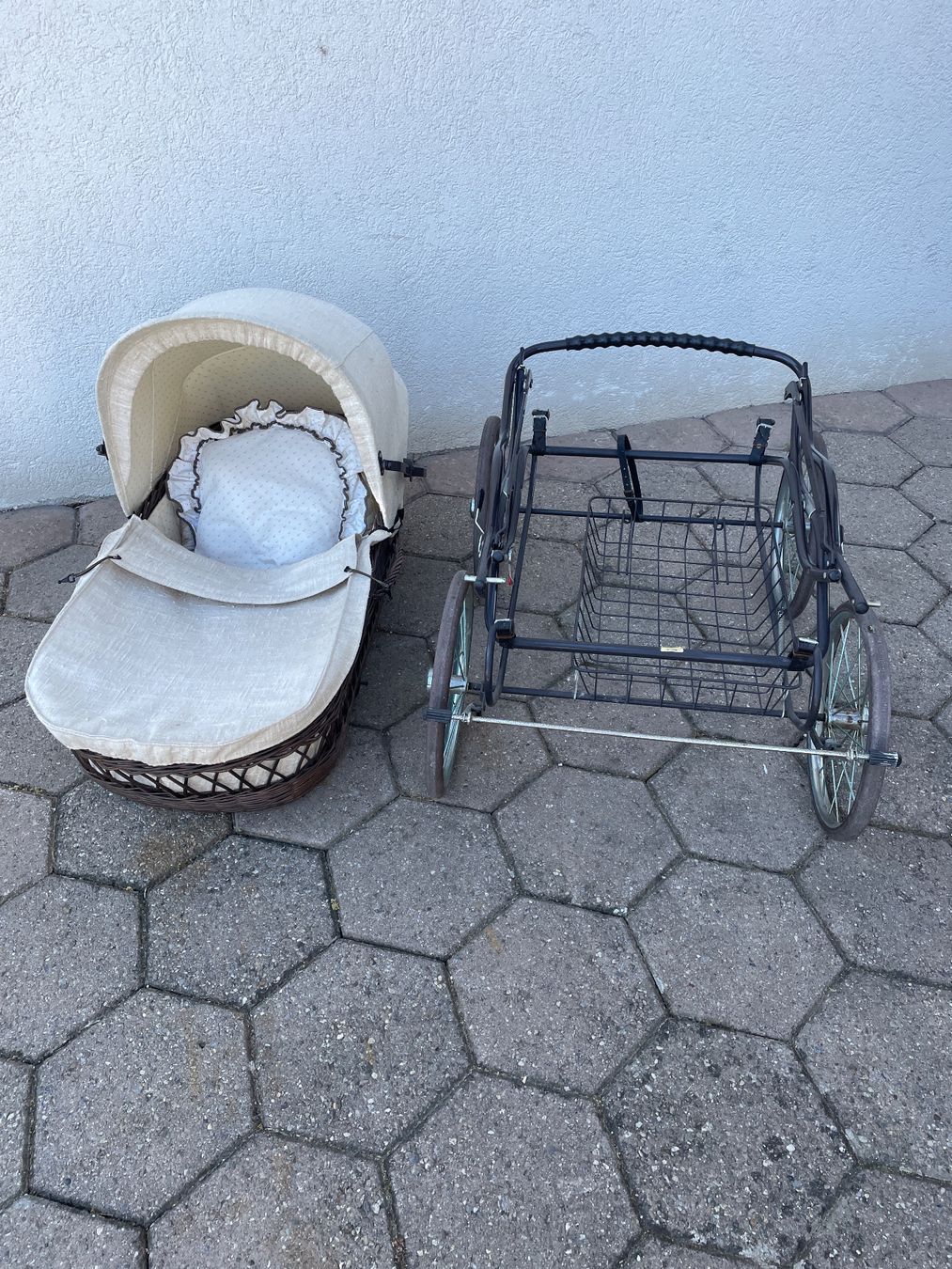 Carrozzine: Kinderwagen Jg. 1984 – Usato da Walliswil b.Wangen venduto da Stockente33 3