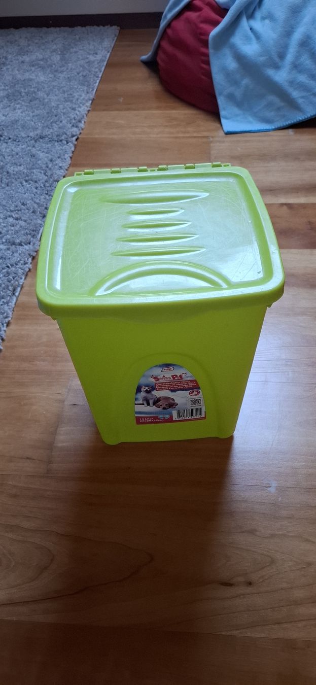 Behälter & Ähnliches: Vorratsbehälter 15 Liter Swiss Pet – Gebraucht aus Wuppenau von Jaqueline