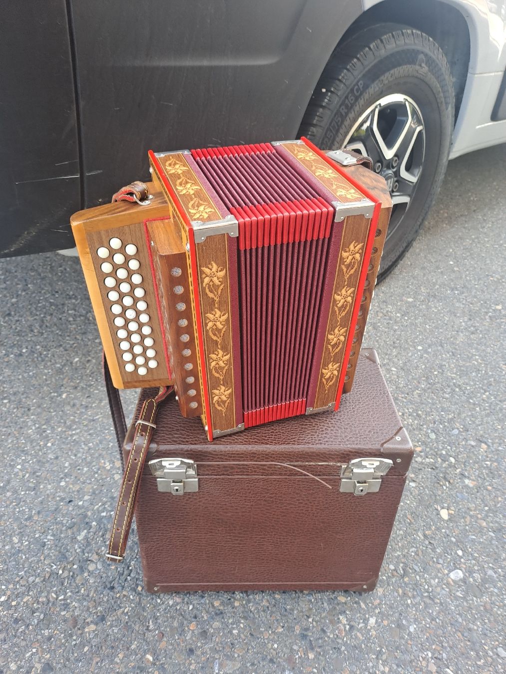 Strumenti musicali: Aemmentaler orgeli ton B  – Usato da Villeneuve venduto da BibiVintage 3