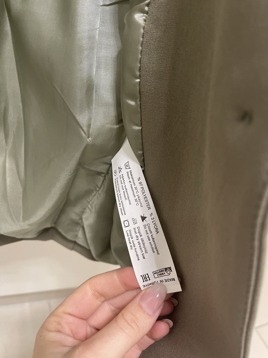 Vestes: Khaki Blazer Gr S mit Leopard Ärmel – Neuf (Voir description) à Bassersdorf par Sandy456 4