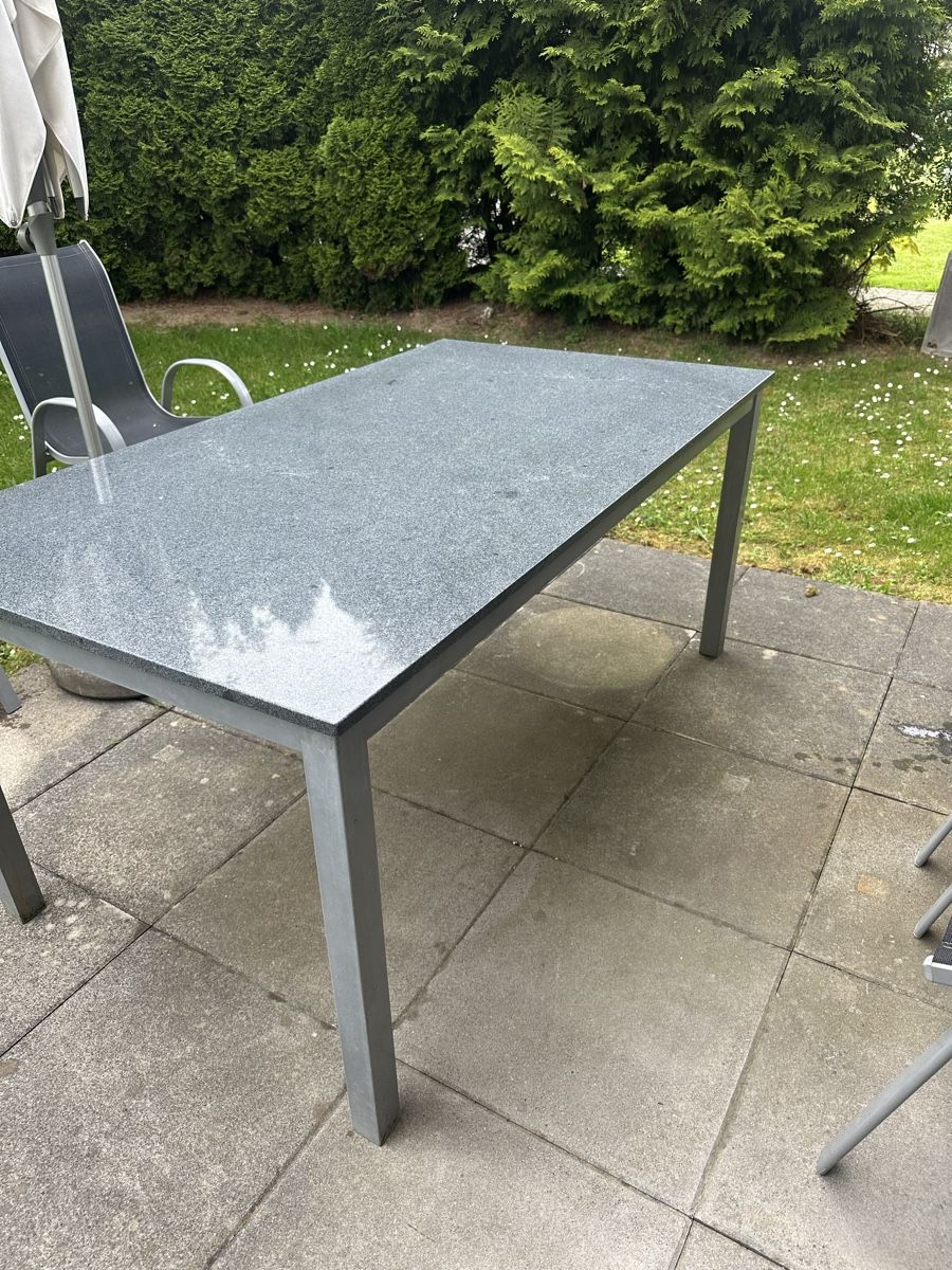 Pietre & tegole: Granit Gartentisch – Usato da Abtwil SG venduto da and_ft8q