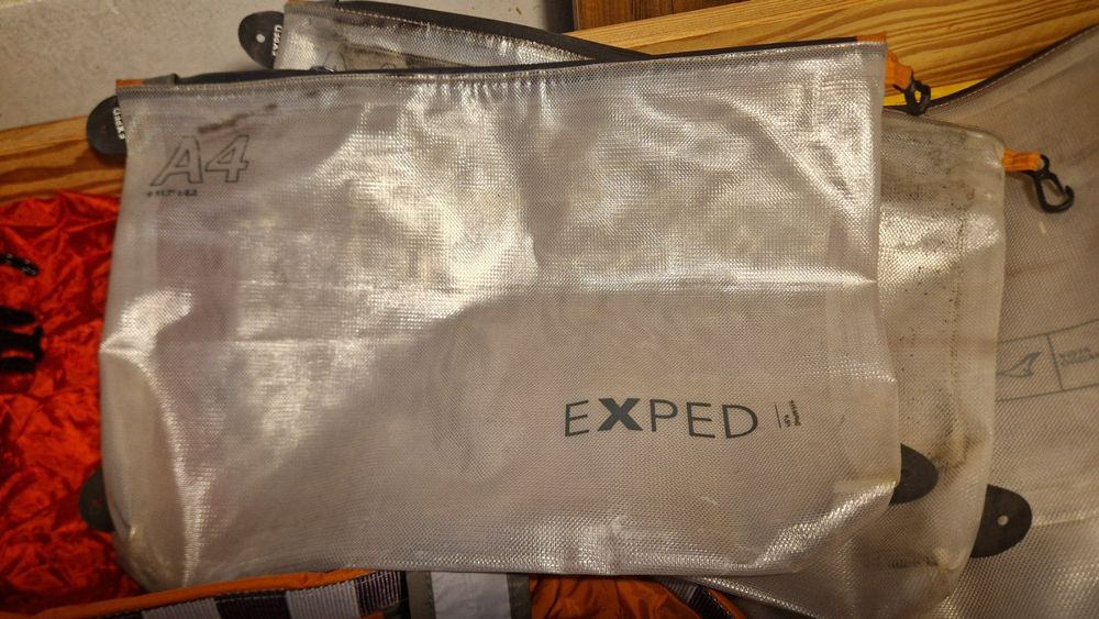 verschiedene Exped Packsäcke und wasserdichter Rucksack (D