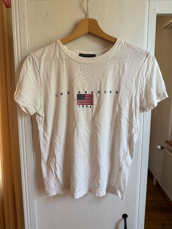 weisses Brandy Melville T-Shirt mit Los Angeles Aufschrift