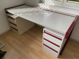 Schreibtisch 1.60m mit 2 Rollcontainern