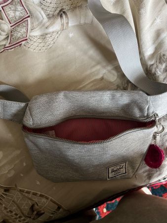 Herschel Bauchtasche grau, neuwertig, ideal für Festivals!
