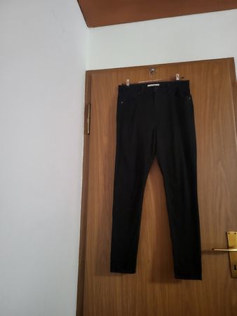 Levi's noir, taille 32, super skinny, comme neuf!