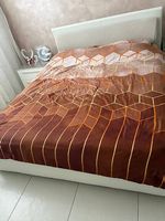 Bett inklusive Matratze und Stauraum 