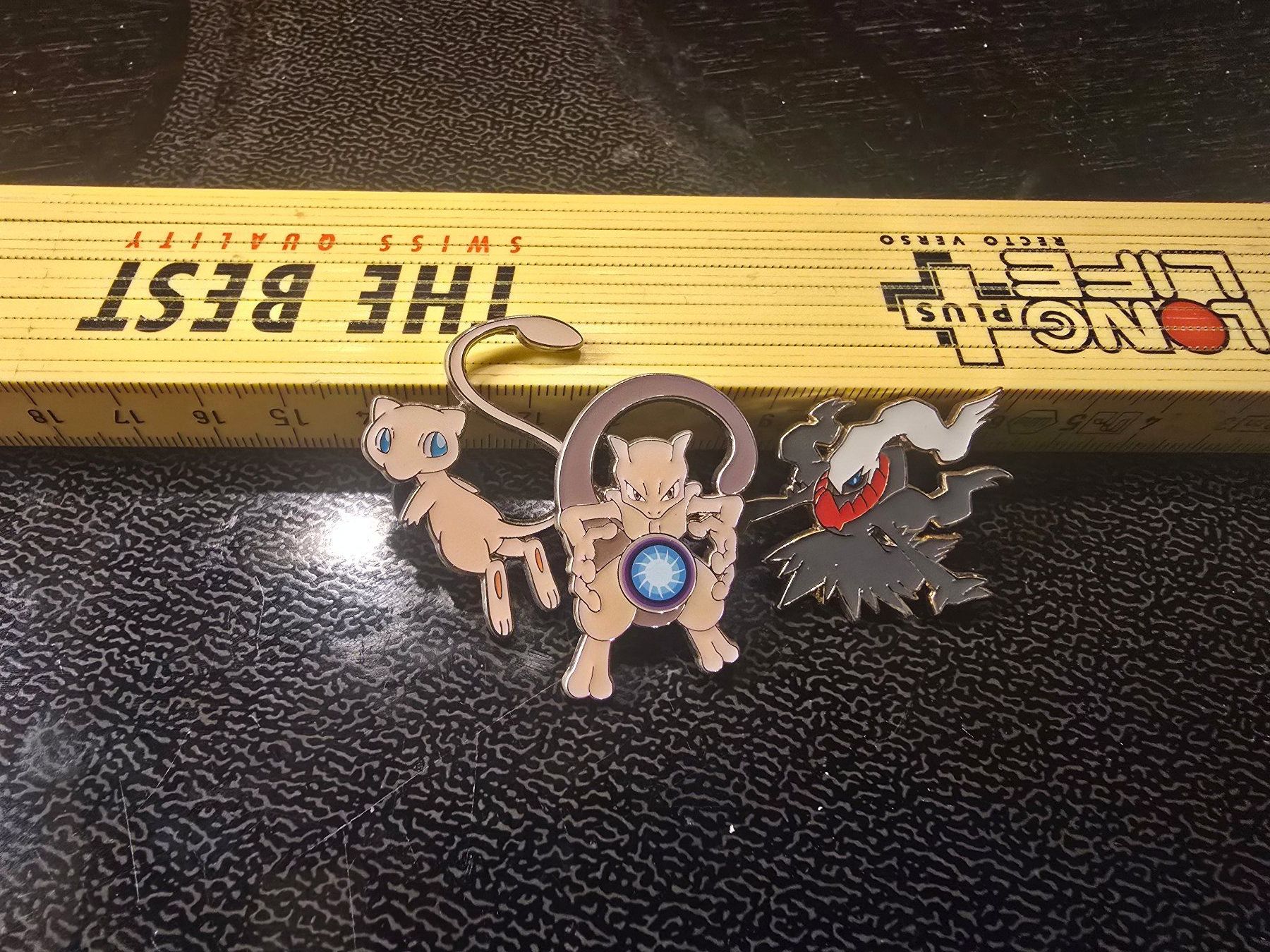 Pokémon Plaketten & Abzeichen: Pokemon Pins – Gebraucht aus Schaffhausen von K.Ichimaru