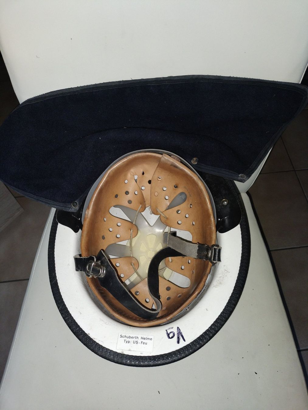 Pompieri: Alter Schweizer Feuerwehr Helm – Usato da Schwanden Sigrisw venduto da len_9yqg 2