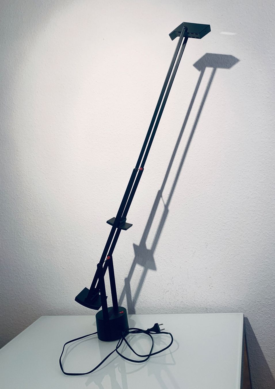 Artemide Lampen: Artemide Tizio 50, Design Büroleuchte – Gebraucht aus Bern von Flora.Sonea 6