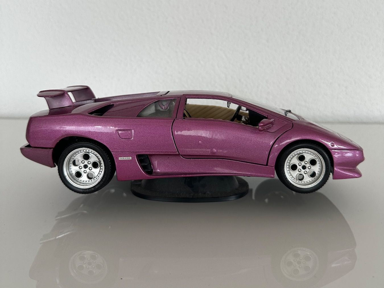 Bburago Modellautos: Lamborghini Diablo 1:18 Bburago mit Sockel – Gebraucht aus Muri AG von gae_kz9y 4
