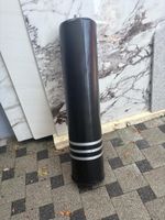 Boxsack Leder schwarz mit Stahl Aufhaengung 