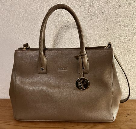 FURLA Handtasche mit Schulterriemen, neuwertig