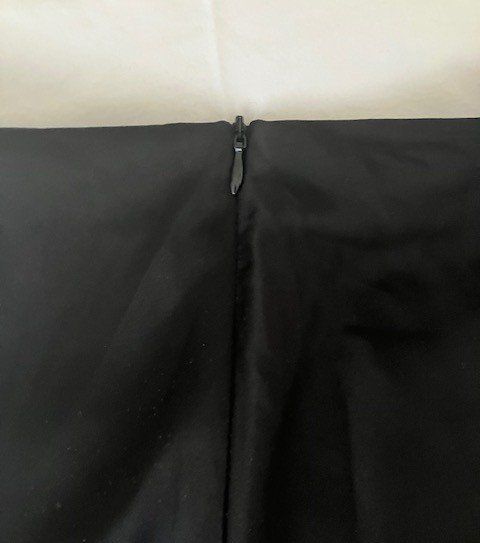Gonne: Jupe noire élégante, taille S Satiner Ranlege – Usato da Marin-Epagnier venduto da rchouchouu 1
