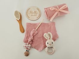 Baby Set: Mulltuch, Greifling, Schnullerkette, Lätzchen