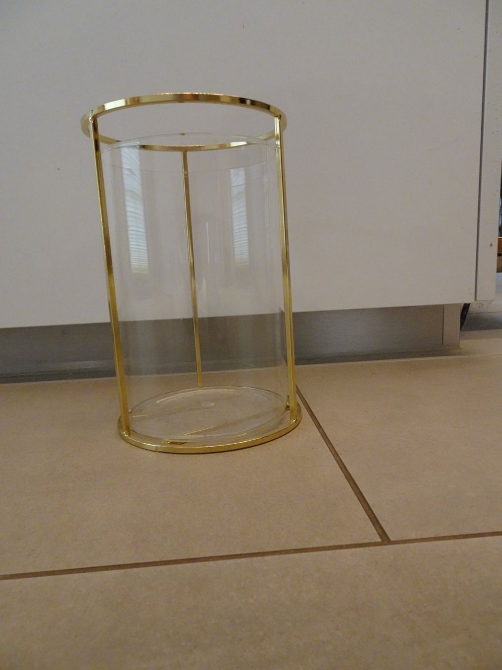 Portacandele: Kerzenständer oder Vase mit Goldgestell aus Metall - 225005 – Usato da Küssnacht am Rigi venduto da Good4Deckeli