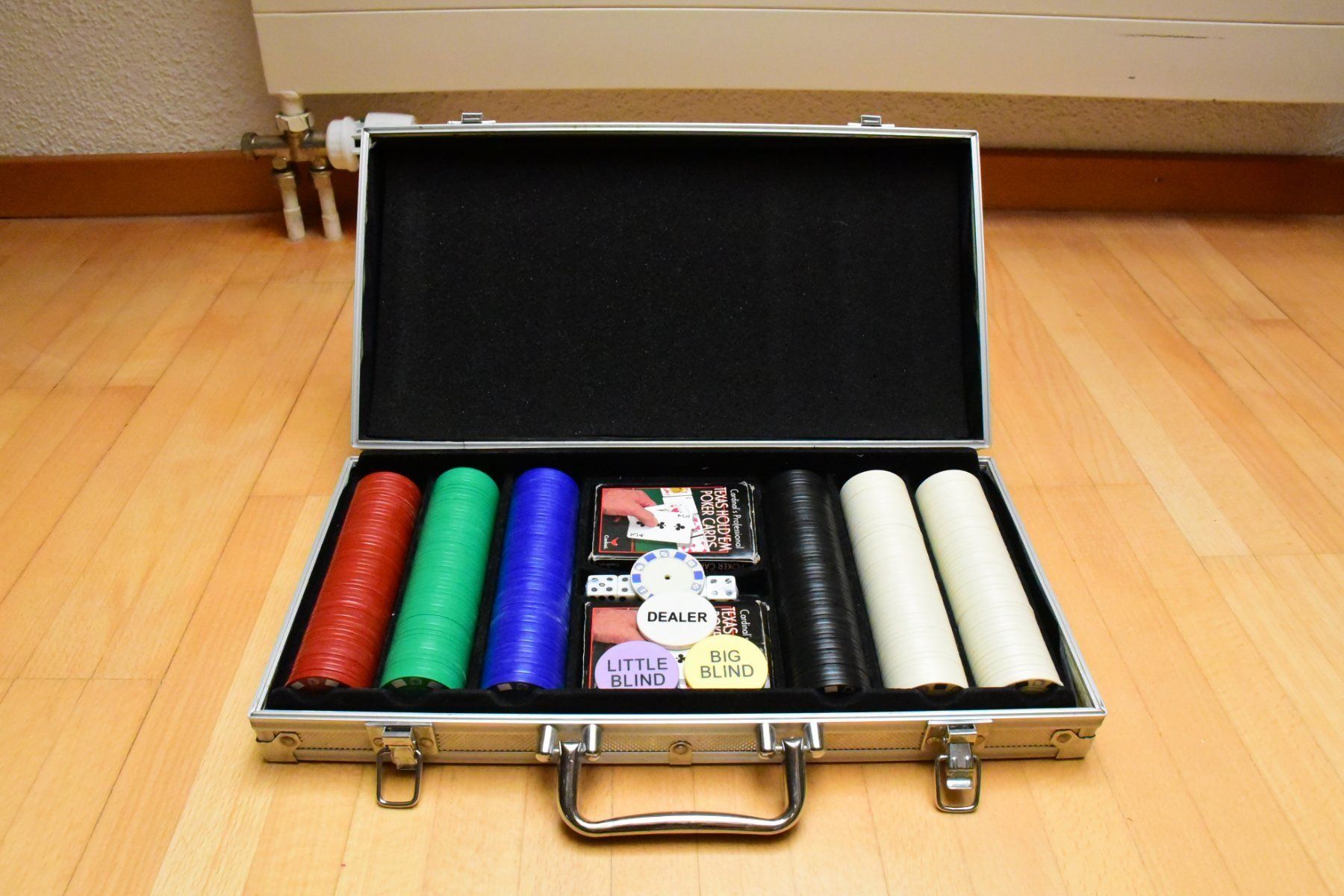 Jeux: Gebrauchtes Pokerset, Pokerkoffer – D'occasion à Winterthur par YaV 1