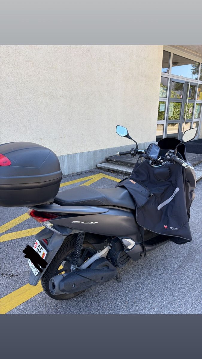 Honda Scooters: Pcx Honda 2019 – D'occasion à Aire-la-Ville par asiouch 8